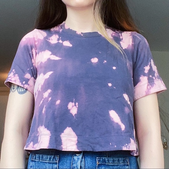 Wilfred Aritzia Cropped Boxy T-Shirt Bleach Dyed Pink and Purple - Picture 2 of 5